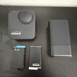 GoPro Max + 2 Batteries + Charging Dock