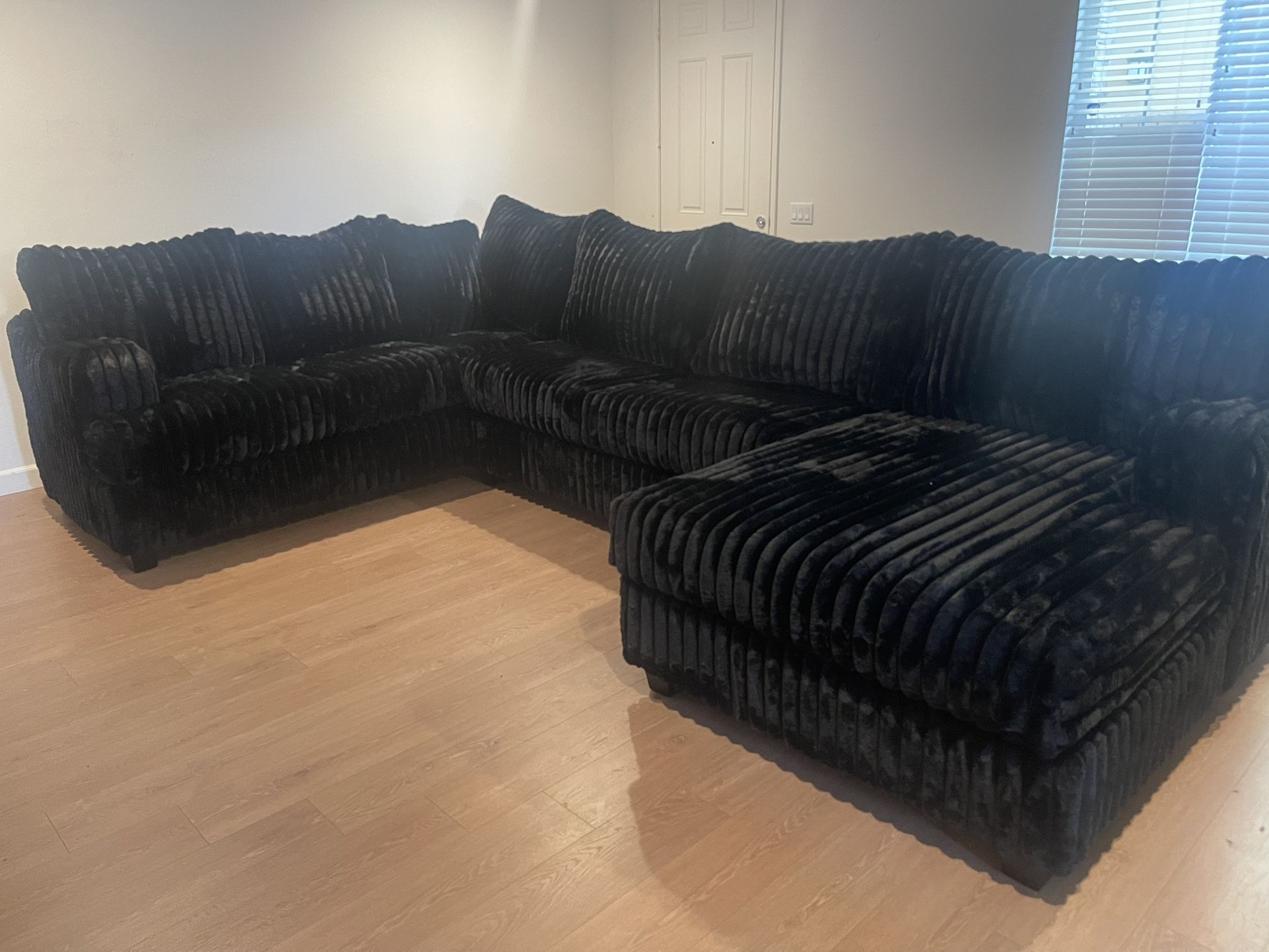 Extra Large Black Sectional With Oversized Chaise