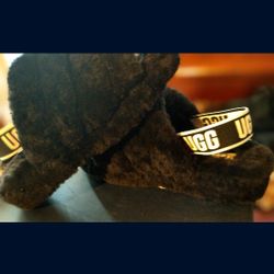 UGG SIZE 7 FLUFFY SLIPPERS WORN ONLY A FEW TIMES