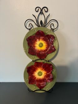 Signature Sorrento Green Flower Dinner Plates Set of 2 Debby Segura Metal Rack