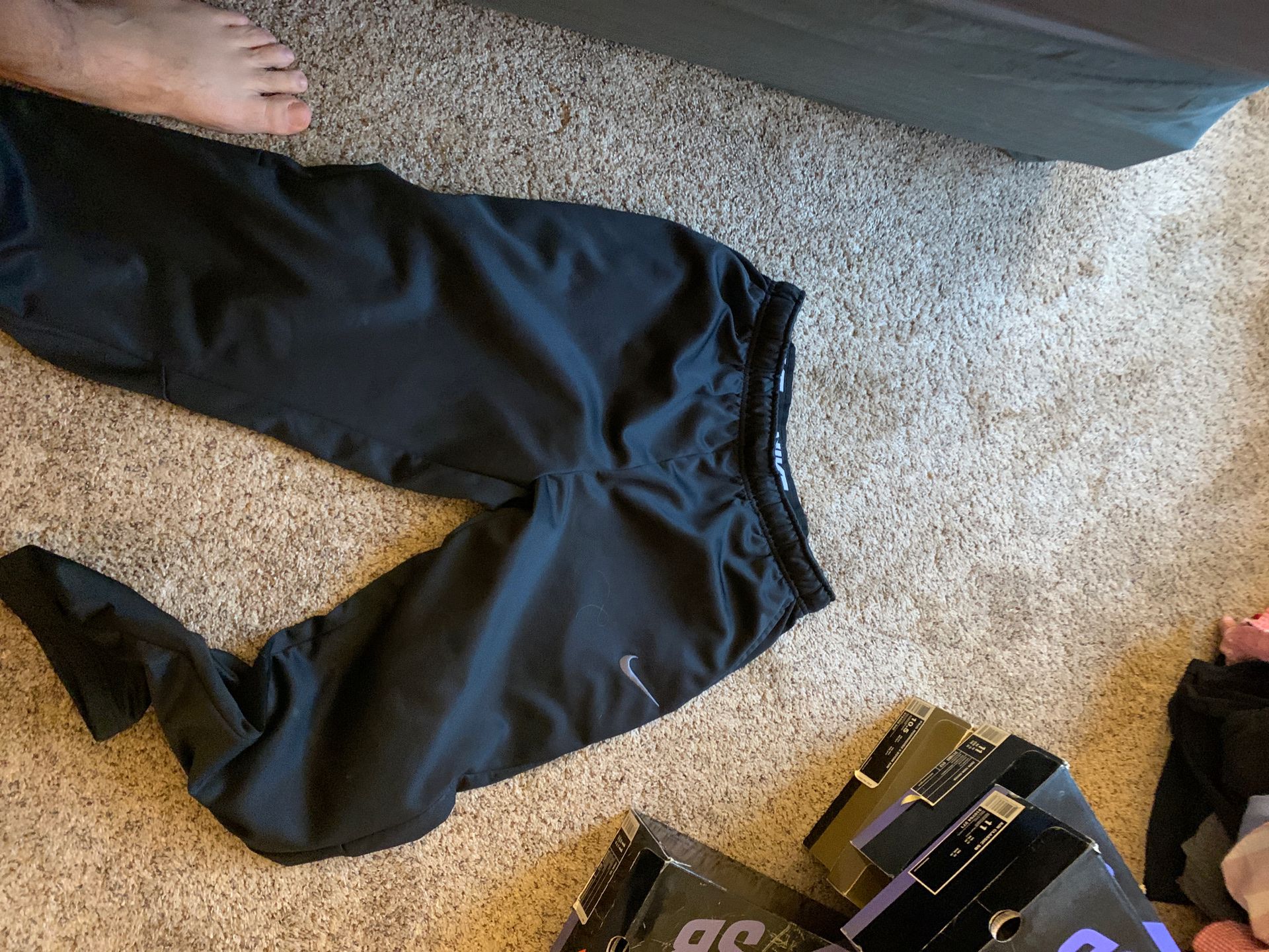 2 pairs of Nike sweats xxl and xlt