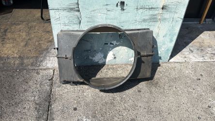 Chevy or gmc Truck Fan shroud 99-06 Suburban, Tahoe, Yukon, Silverado, Sierra 5.3 Liter V8
