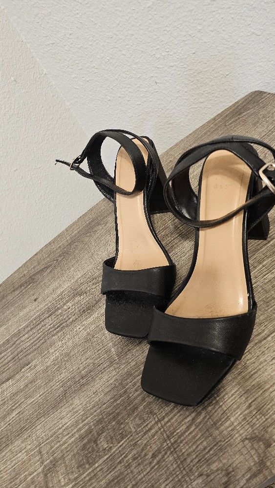 Black heels brand new size 10