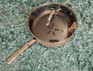 MOVING! Like NEW 2.75qt Skillet with Glass Lid
