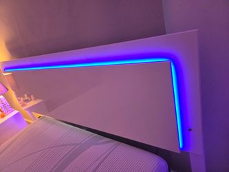 King bed w lights Almost new