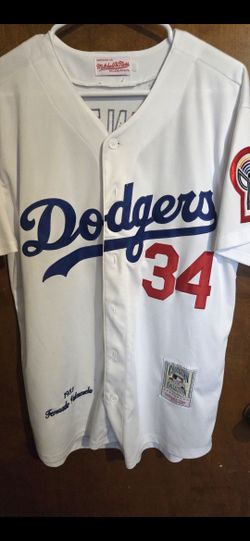 Mitchell & Ness Authentic Los Angeles Dodgers Fernando Valenzuela jersey featuring embroidered "1981" and player signature detailing.
Large