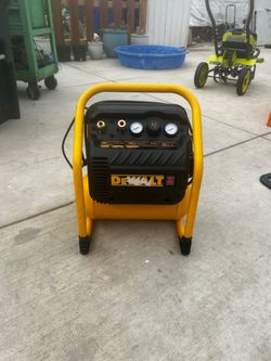 Shop DEWALT 2.5 Gal. Portable Electric Heavy Duty 200 PSI Quiet Air Compressor Questions & Answers (50)