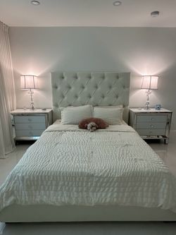 Beautiful Queen Bed / City Furniture