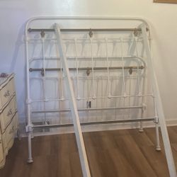 Antique Beautiful Bed Head Bord