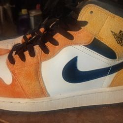 Jordan 1 Mids Size 12 Men 