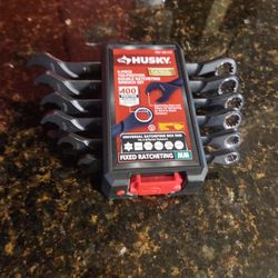 6 Piece  100 Position  Double Ratcheting Wrench Set. HUSKY