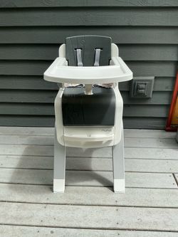 Nuna Zaaz 2022 High Chair/Youth Chair Like New