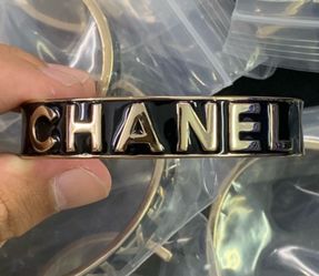 New 18k stainless steel gold comes with dust bag