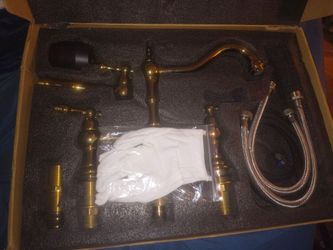 Vintage Brass Bridge Kitchen Faucet with Pull-Down Sprayer – Elegant & Functional