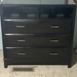 Dresser And Nightstands