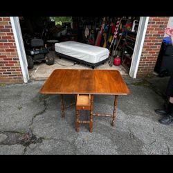Antique gate leg Table