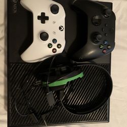 Xbox One Comes With 2 Controllers And A Turtle Beach Headset