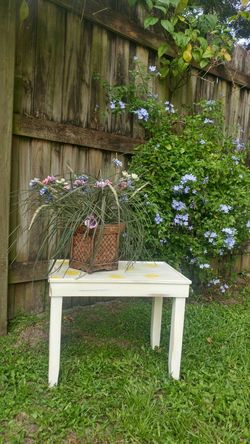 Cute Little Plant And Table Great For Your Patio