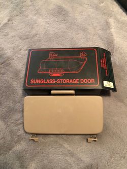 Toyota sunglass storage