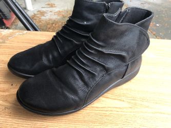 Cloud Steppers Clarks Caddell Rush Women’s Black Leather Ankle Booties Boots Size 8