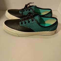 Unisex Converse Chuck Taylor Shoes, Size 9