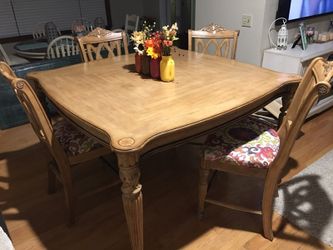 Dining room table