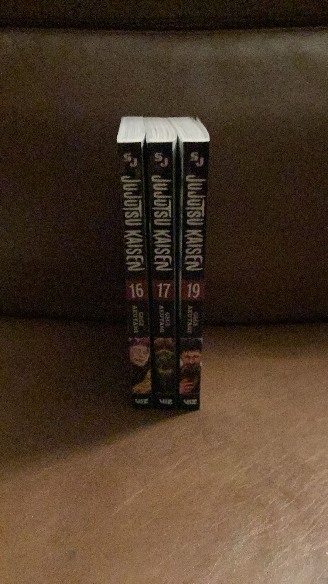 jujuutsu kaisen books vol 16, 17 and 19