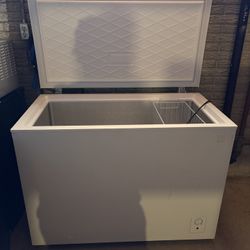 Avanti Chest Freezer 