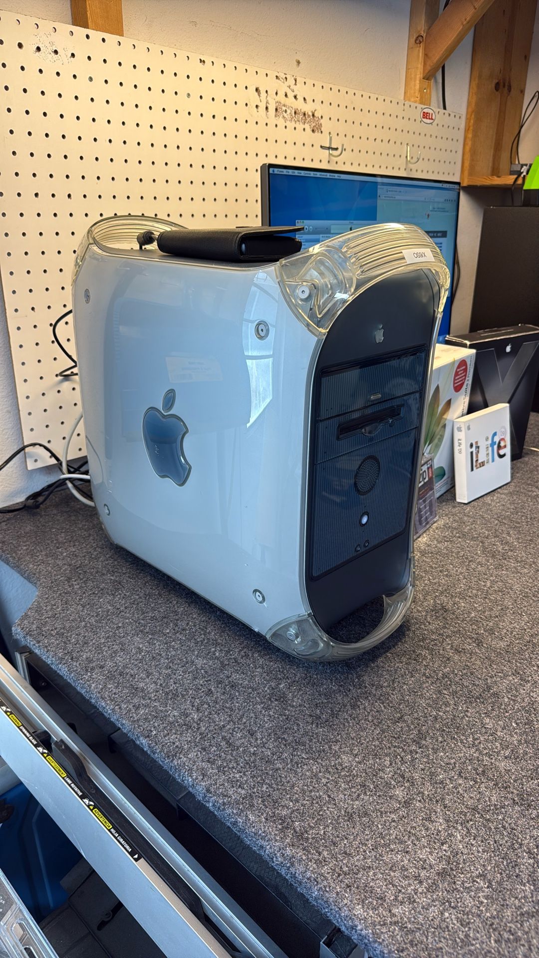 Apple PowerMac G4 733 Plus Extras!