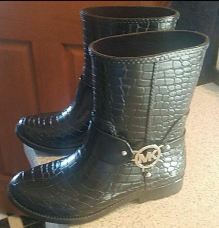 Michael Kors Boots size 6