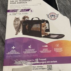 New small Trusty pup pet carrier 15x9x10in missing strap