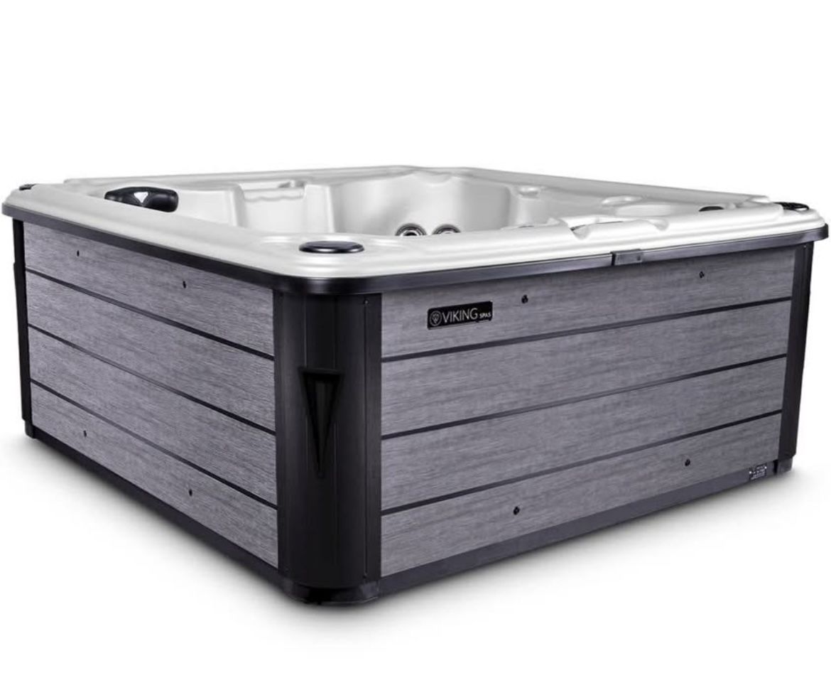 Hot tub PICK UP FRIDAY