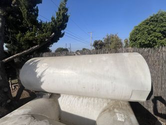 250 gallon vertical bulk storage tank