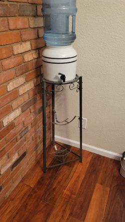 Water stand and dispenser