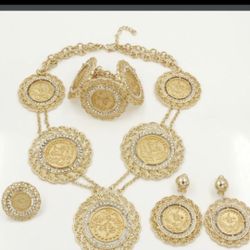 Beautiful brand new 18k gold plated necklace bracelet earrings and ring 4 more left perfect for gift 🎁