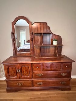 Dresser with mirror and hutch top