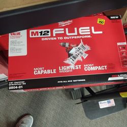 Mikwaukee M12 Fuel 1/2" Hammer Drill/Driver Kit