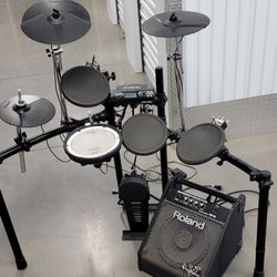 Roland Electronic Drum Set TD-4 w/ Amp & Kick And Hi-Hat Pedal
