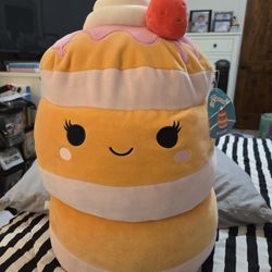 New. Squishmallow. Sawtelle. Strawberry Shortcake. 