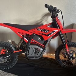 Brand New EM5  With Helmet/Goggles Gloves