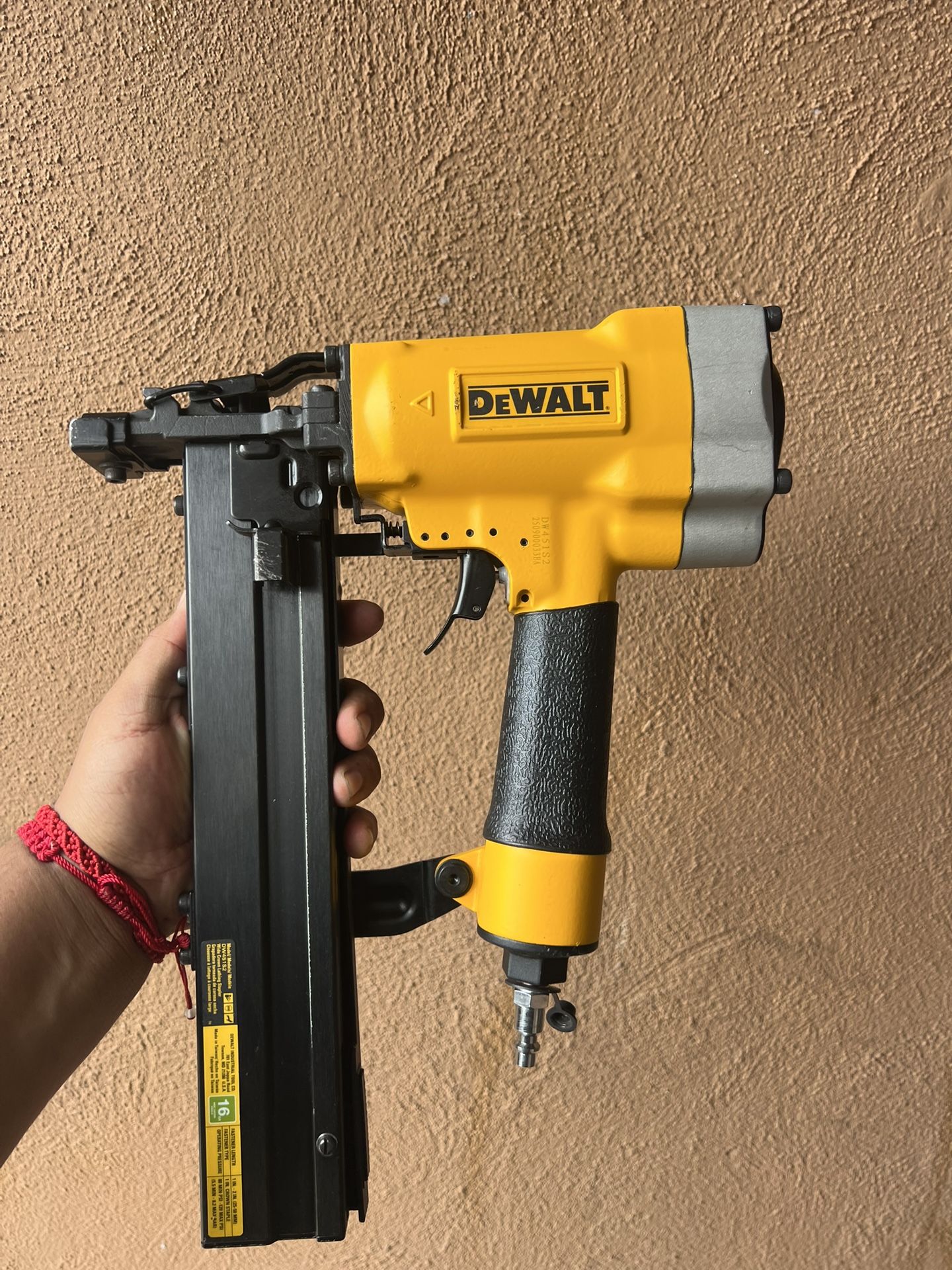 DEWALT Corded Pneumatic 16-Gauge 1 in. Crown Lathing Stapler