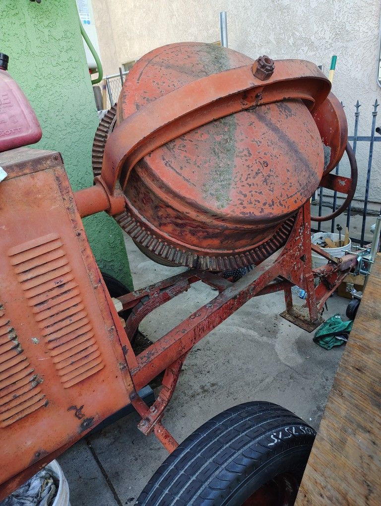 LARGE CONCRETE MIXER ( NO MOTOR)