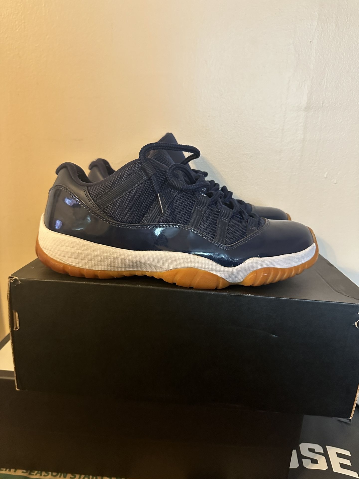 Jordan 11 Low Midnight Navy Sz 9.5