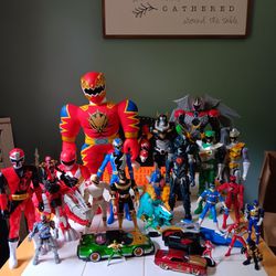 Giant Power Ranger Toy Figurine Lot Of 27 Pieces. Vintage And Modern Bandai 