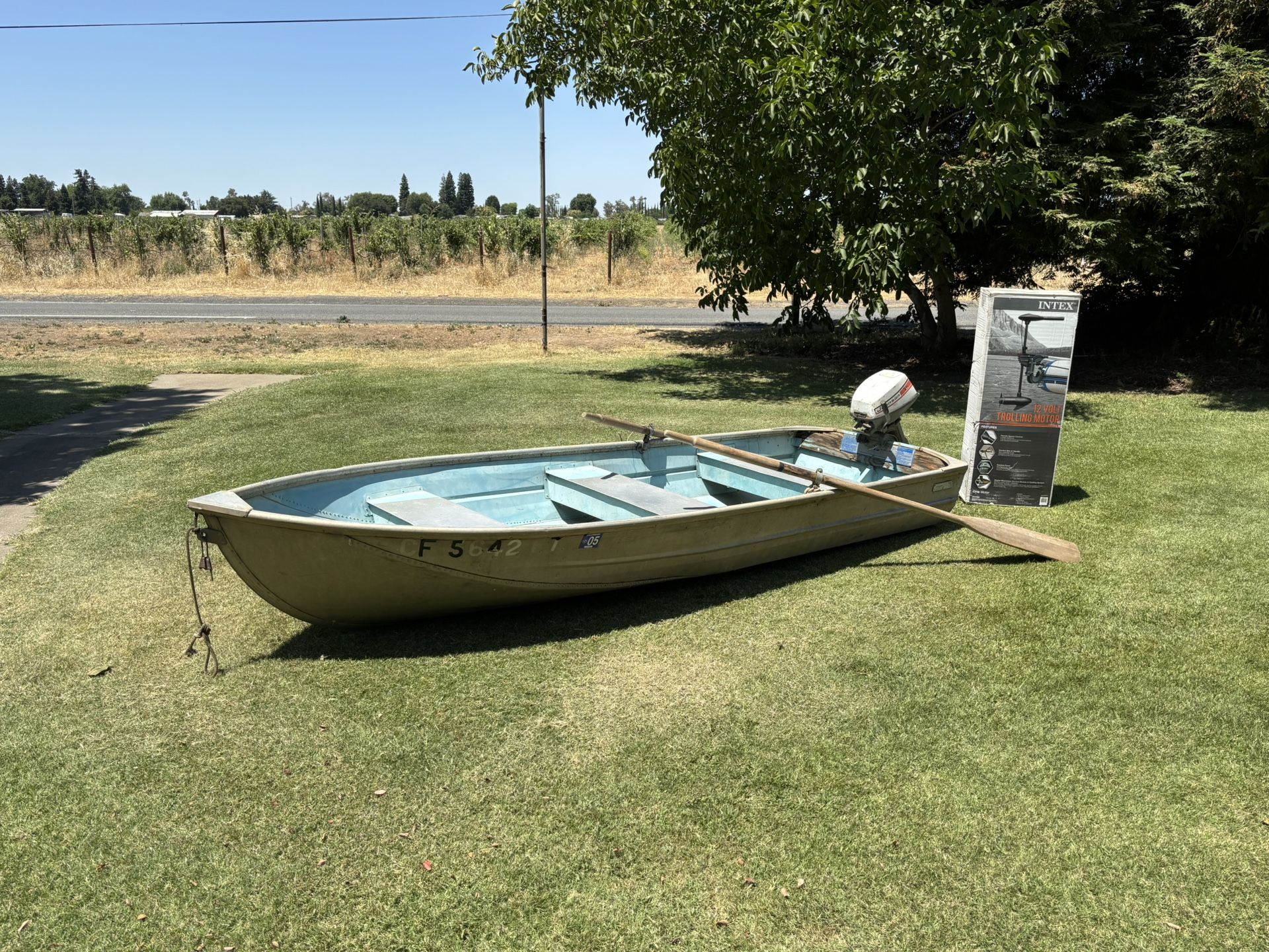 Montgomery Ward 12ft Aluminum Boat w/ 4HP Motor+Brand New Intex Trolling Motor 
