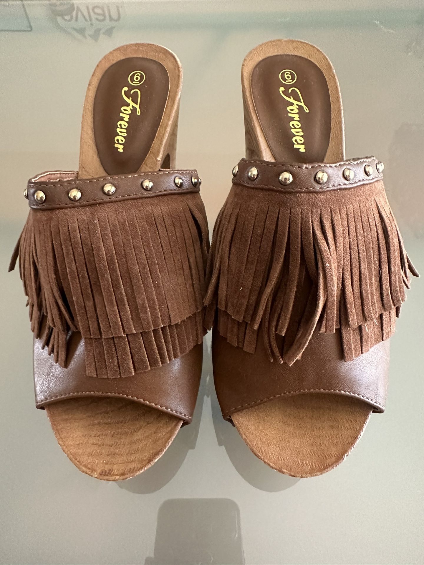 Heel Fringe Studded Peep Toe Clogs Tan size 6