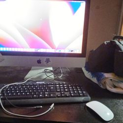 iMac w/Keyboard & Mouse