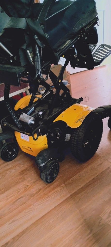 Quickie Qmb710 Wheelchair . Brand New Battery's New Full Screen Controls Ready To Ride