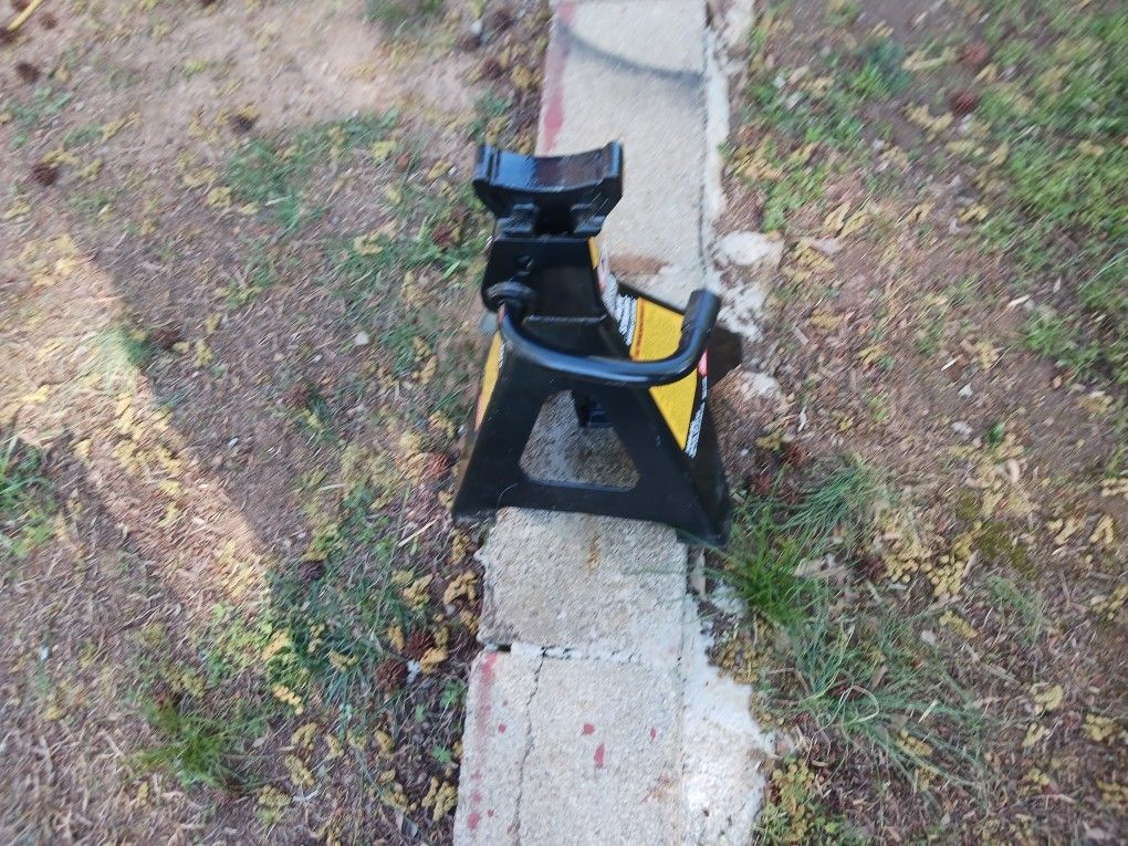 JACK STAND DOUBLE LOCKING  6 TON CAPACITY 