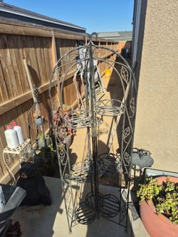 Metal tiered plant stand